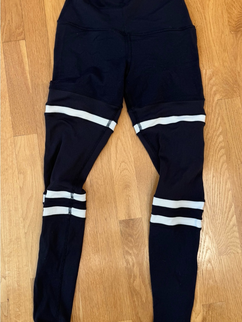 ALO Yoga Womes Black Leggings with White Stripes - Picture 2 of 4